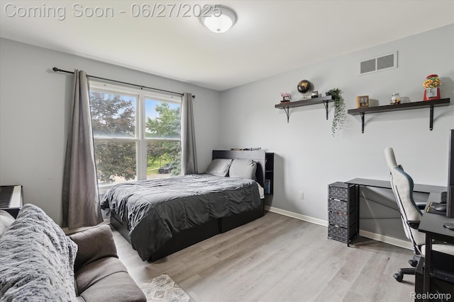 1453 Maplewood Dr, Saline, MI 48176 - bedroom with light wood-style flooring and baseboards