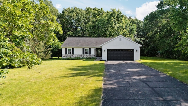 3395 Simsbury Dr, Pinckney, MI 48169 - single story home featuring asphalt driveway, a garage, and a front yard