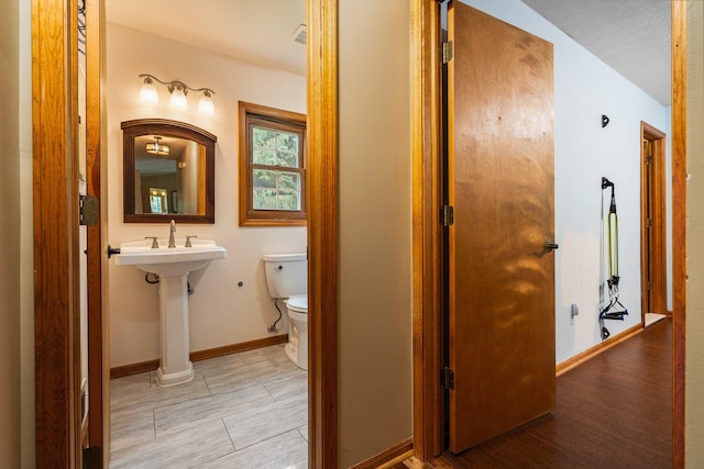 3395 Simsbury Dr, Pinckney, MI 48169 - bathroom with toilet and baseboards