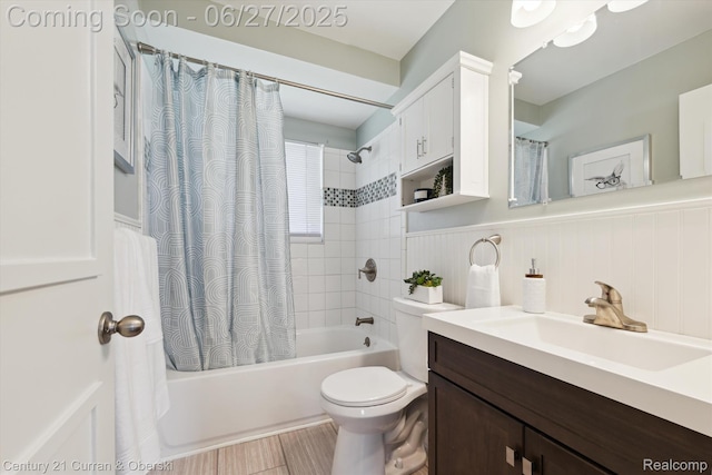 11769 Eileen, Redford, MI 48239 - bathroom featuring shower / tub combo, vanity, and wainscoting