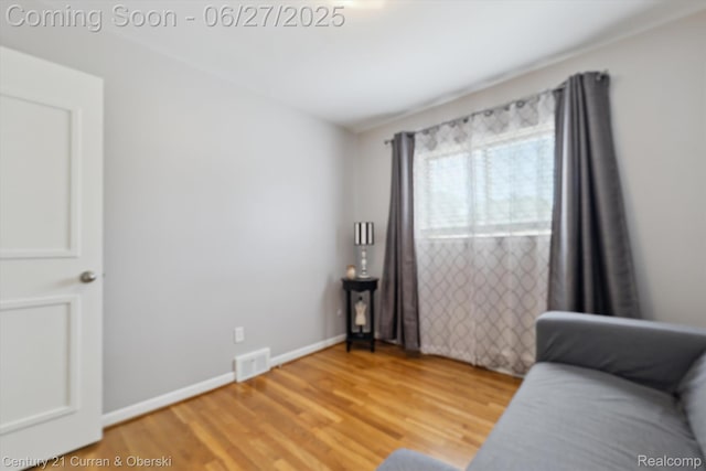 11769 Eileen, Redford, MI 48239 - living area featuring light wood-style floors and baseboards