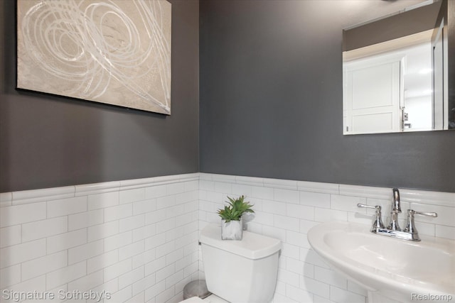 4438 Stony River Dr, Bloomfield Hills, MI 48301 - bathroom featuring wainscoting and tile walls