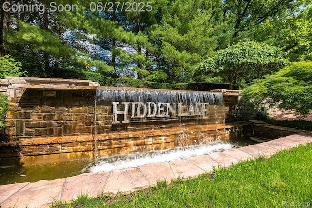 8264 Stoney Creek Dr, South Lyon, MI 48178 - view of community sign