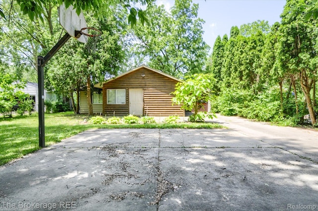 8021 Benson Rd, Mount Morris, MI 48458 - view of front of home with a front yard