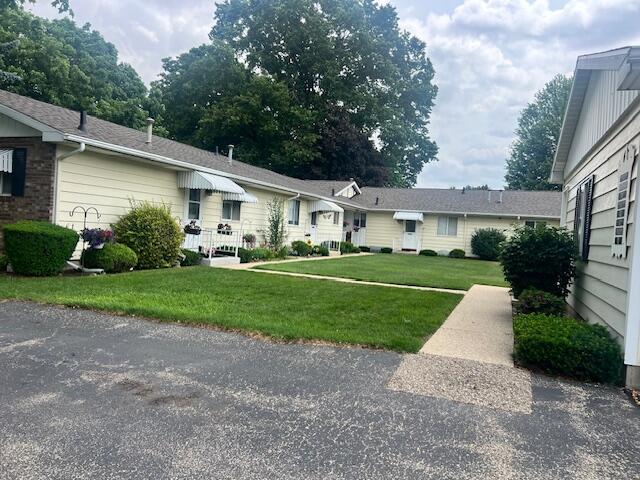 5804 Leisure S Dr SE, Grand Rapids, MI 49548 - view of front facade with a front yard
