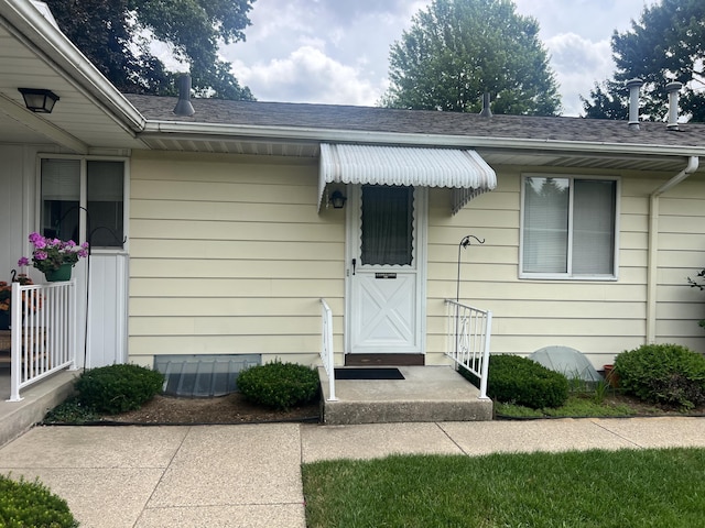 5804 Leisure S Dr SE, Grand Rapids, MI 49548 - view of exterior entry with a shingled roof