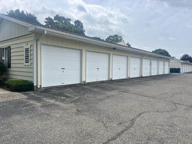 5804 Leisure S Dr SE, Grand Rapids, MI 49548 - view of garage