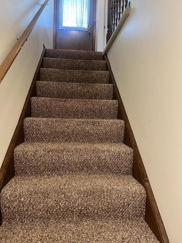 5804 Leisure S Dr SE, Grand Rapids, MI 49548 - view of stairway