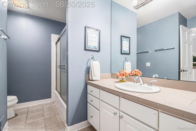 2868 Masters Ct, Pinckney, MI 48169 - full bathroom with vanity and enclosed tub / shower combo