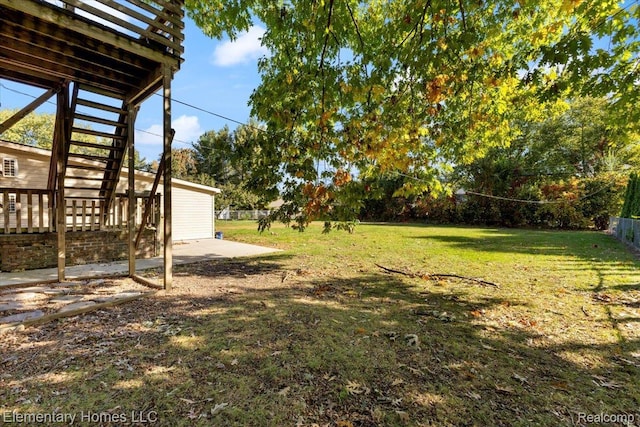 45866 Gable Inn St, Shelby Twp, MI 48317 - fenced backyard with a patio
