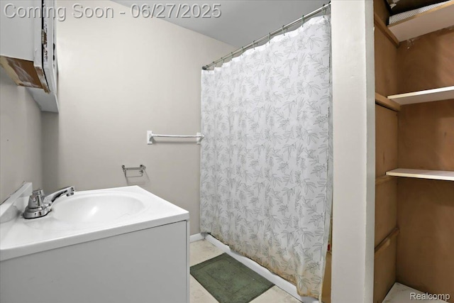 166 W Milton Ave, Oak Park, MI 48030 - full bath with curtained shower and vanity