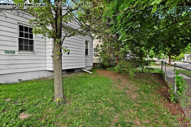 166 W Milton Ave, Oak Park, MI 48030 - view of yard