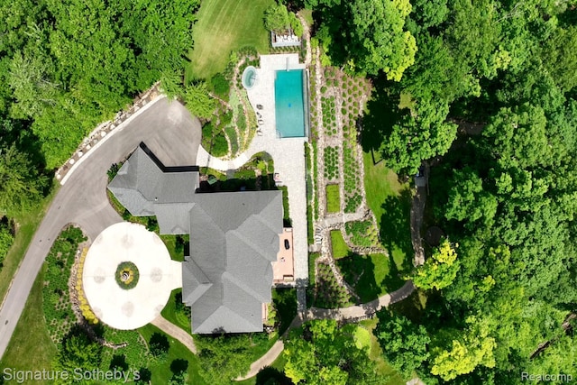 5001 Forest Vly, Clarkston, MI 48348 - aerial view of a pool
