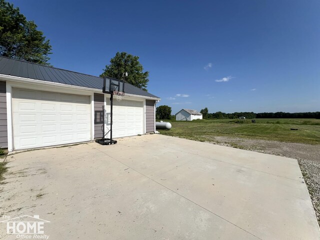 10306 Reid Rd, Swartz Creek, MI 48473 - view of garage