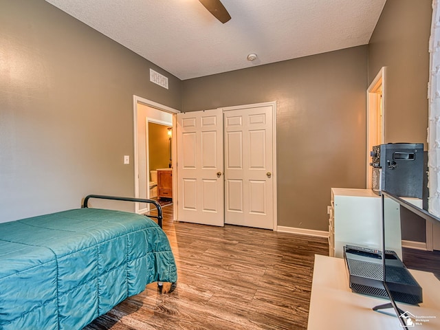 5257 Torrington Dr, Monroe, MI 48161 - bedroom featuring wood finished floors, a textured ceiling, and a ceiling fan
