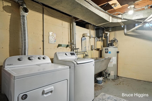 920 Graceland St NE, Grand Rapids, MI 49505 - laundry area featuring gas water heater and washing machine and clothes dryer