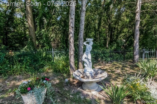 31085 Estate Woods Ct, Farmington Hills, MI 48331 - view of yard