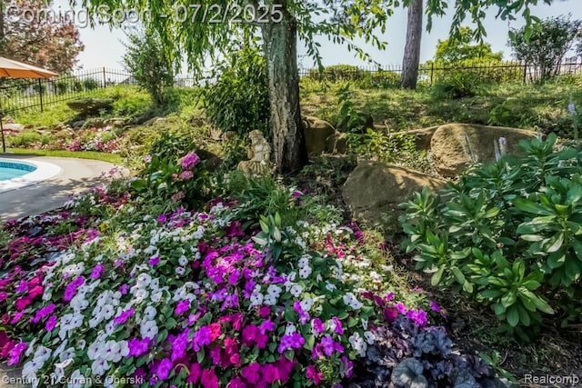 31085 Estate Woods Ct, Farmington Hills, MI 48331 - view of yard