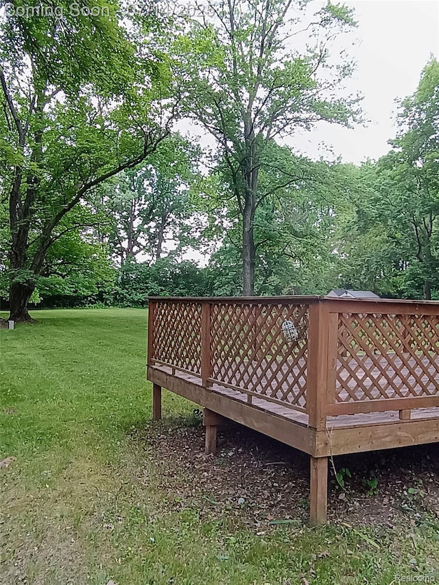 19241 Melrose Ave, Southfield, MI 48075 - view of grassy yard featuring a wooden deck