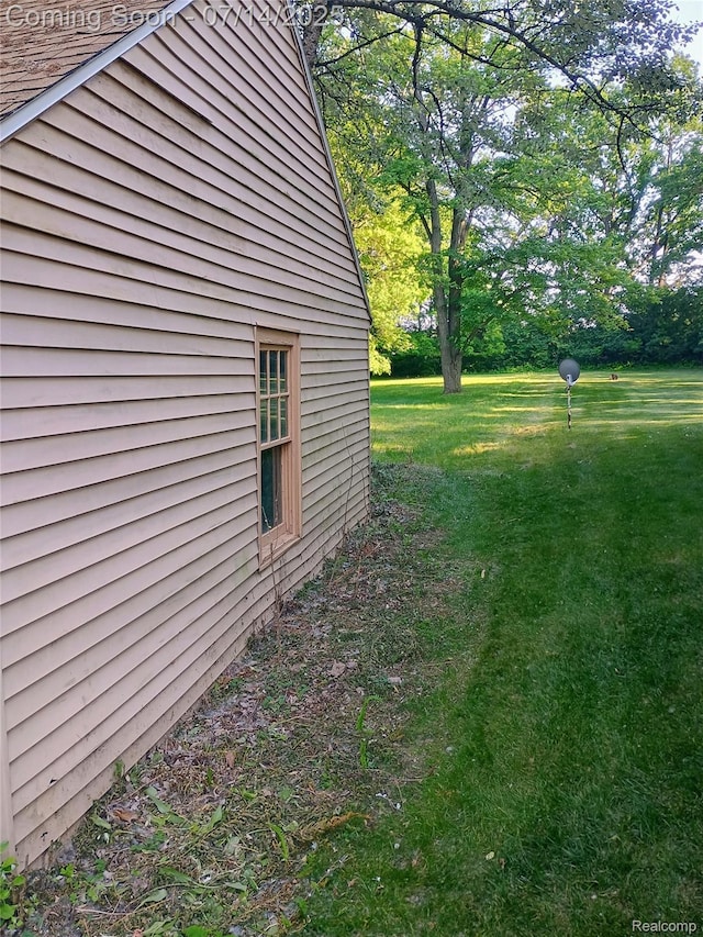 19241 Melrose Ave, Southfield, MI 48075 - view of grassy yard