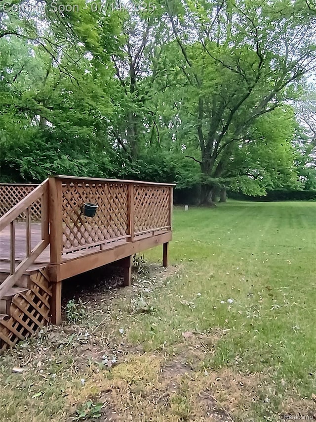 19241 Melrose Ave, Southfield, MI 48075 - view of grassy yard featuring a deck