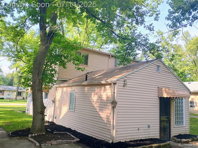 19241 Melrose Ave, Southfield, MI 48075 - view of side of property featuring a lawn and roof with shingles