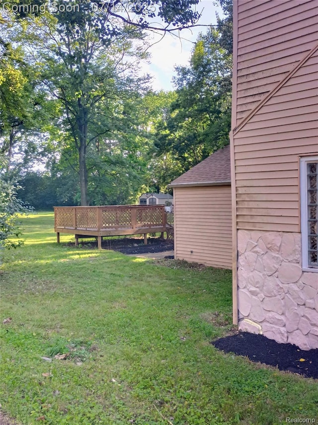 19241 Melrose Ave, Southfield, MI 48075 - view of grassy yard featuring a deck