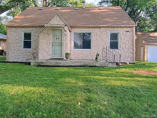 19241 Melrose Ave, Southfield, MI 48075 - view of front facade featuring a front yard and a shingled roof