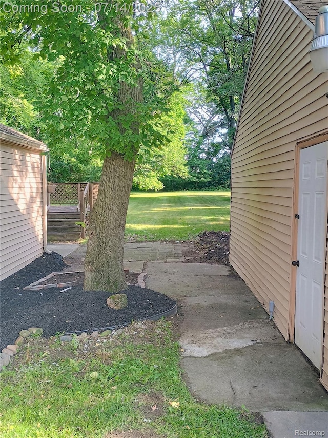19241 Melrose Ave, Southfield, MI 48075 - view of yard