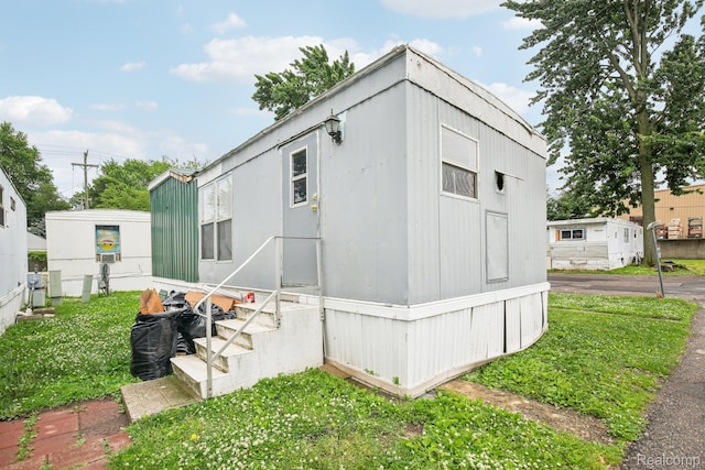 7062 Ready Ave, Warren, MI 48091 - view of side of property