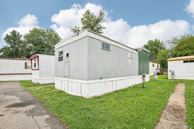 7062 Ready Ave, Warren, MI 48091 - view of side of property featuring a yard