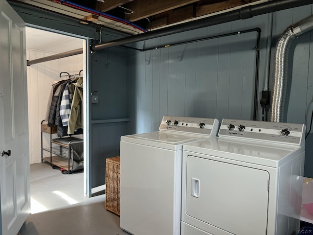 950 College Ave, Adrian, MI 49221 - washroom featuring washing machine and clothes dryer