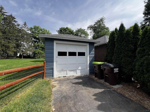 950 College Ave, Adrian, MI 49221 - detached garage with driveway