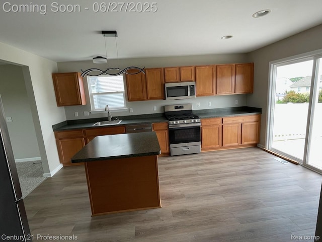 8090 Majestic Blvd, Fowlerville, MI 48836 - kitchen with stainless steel appliances, dark countertops, plenty of natural light, and recessed lighting