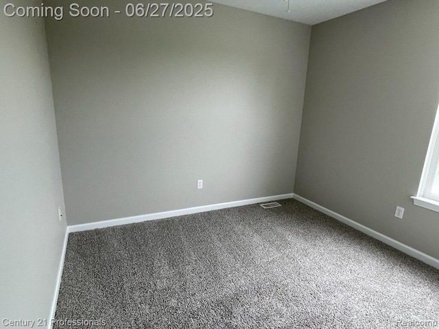 8090 Majestic Blvd, Fowlerville, MI 48836 - empty room featuring carpet