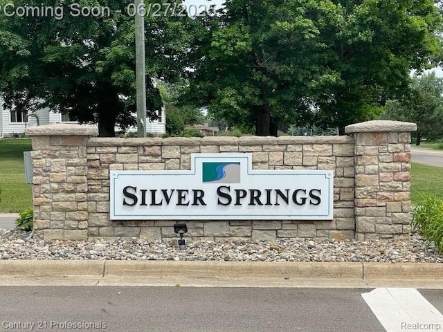 8090 Majestic Blvd, Fowlerville, MI 48836 - view of community / neighborhood sign