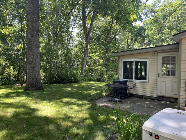 810 Oakgrove, Highland, MI 48356 - view of green lawn