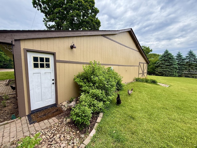 13955 Rattalee Lake Rd, Davisburg, MI 48350 - view of side of property with a lawn