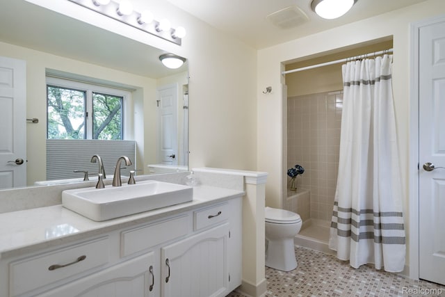 2732 Winter Park Ct, Rochester Hills, MI 48309 - full bath with vanity and a shower with curtain