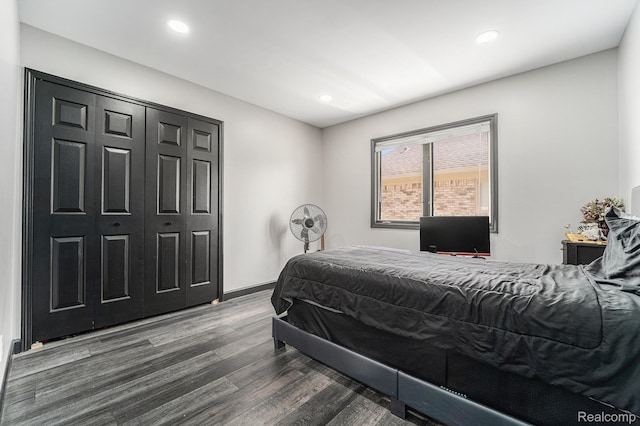 53242 Clarion Dr, Macomb, MI 48042 - bedroom featuring dark wood-style floors, recessed lighting, and a closet