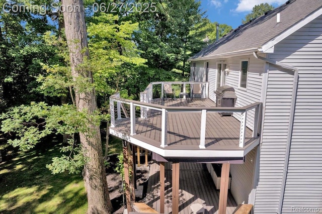 1522 Oregon Ct, Waterford, MI 48327 - view of wooden deck