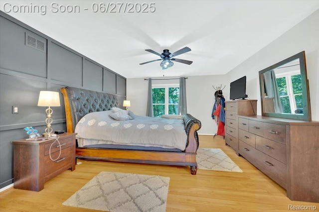 1522 Oregon Ct, Waterford, MI 48327 - bedroom featuring light wood-style floors and ceiling fan
