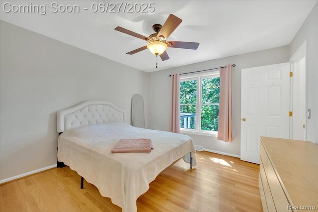1522 Oregon Ct, Waterford, MI 48327 - bedroom with light wood-style flooring and ceiling fan