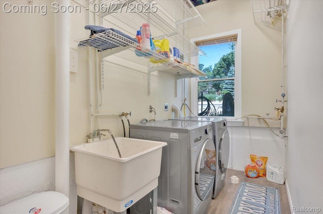 1522 Oregon Ct, Waterford, MI 48327 - washroom featuring washer and dryer