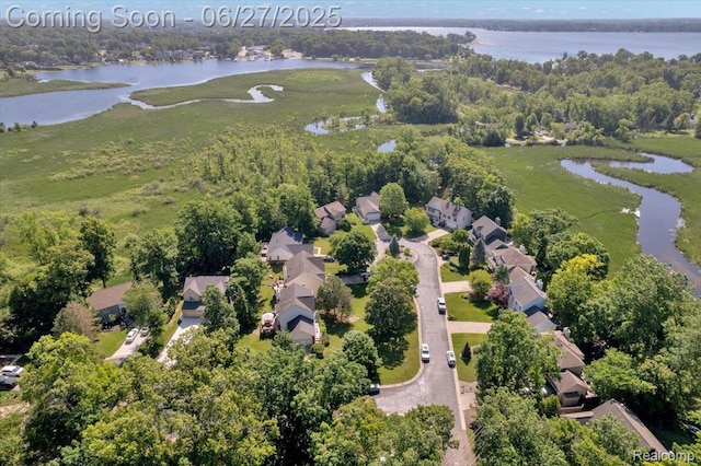 1522 Oregon Ct, Waterford, MI 48327 - aerial view of property and surrounding area featuring a nearby body of water and nearby suburban area