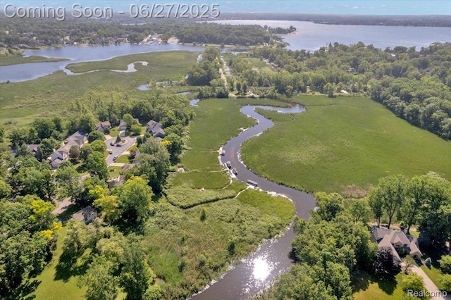 1522 Oregon Ct, Waterford, MI 48327 - aerial overview of property's location featuring a large body of water
