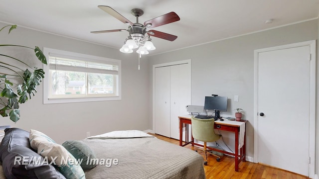 5071 Heidi Ln, Saginaw, MI 48604 - bedroom featuring light wood-style flooring, crown molding, a desk, and a ceiling fan