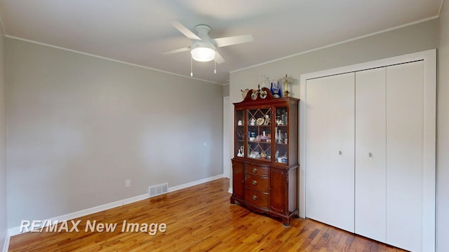 5071 Heidi Ln, Saginaw, MI 48604 - bedroom featuring wood finished floors, ornamental molding, a closet, and ceiling fan
