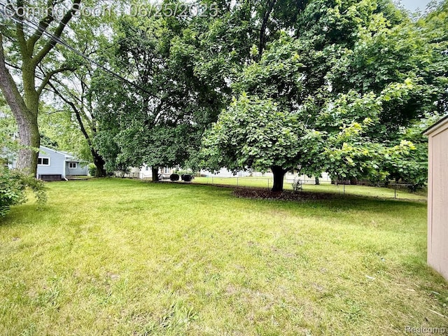 2526 Genes Dr, West Bloomfield, MI 48326 - view of yard