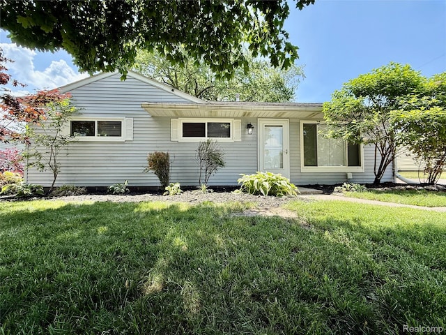 2526 Genes Dr, West Bloomfield, MI 48326 - ranch-style house featuring a front lawn